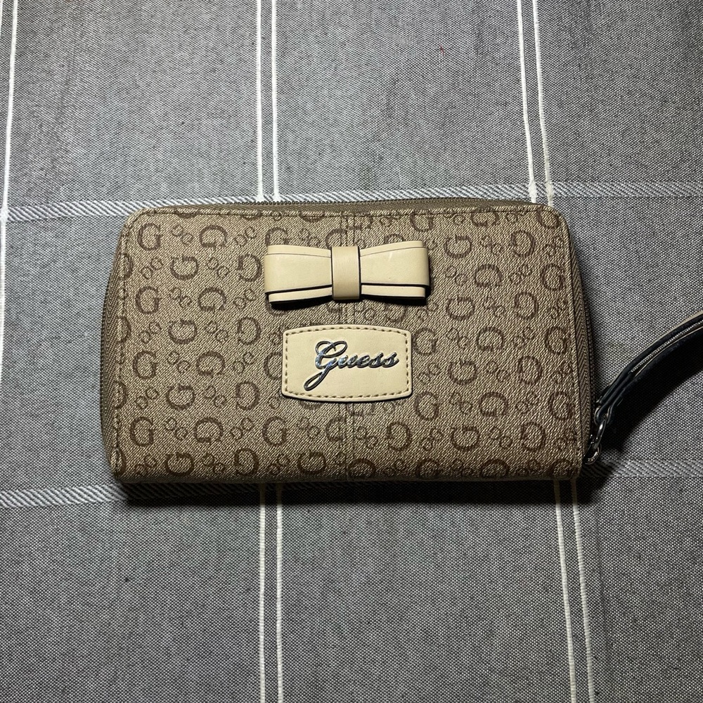 Guess Tan Wallet with Signature Monogram